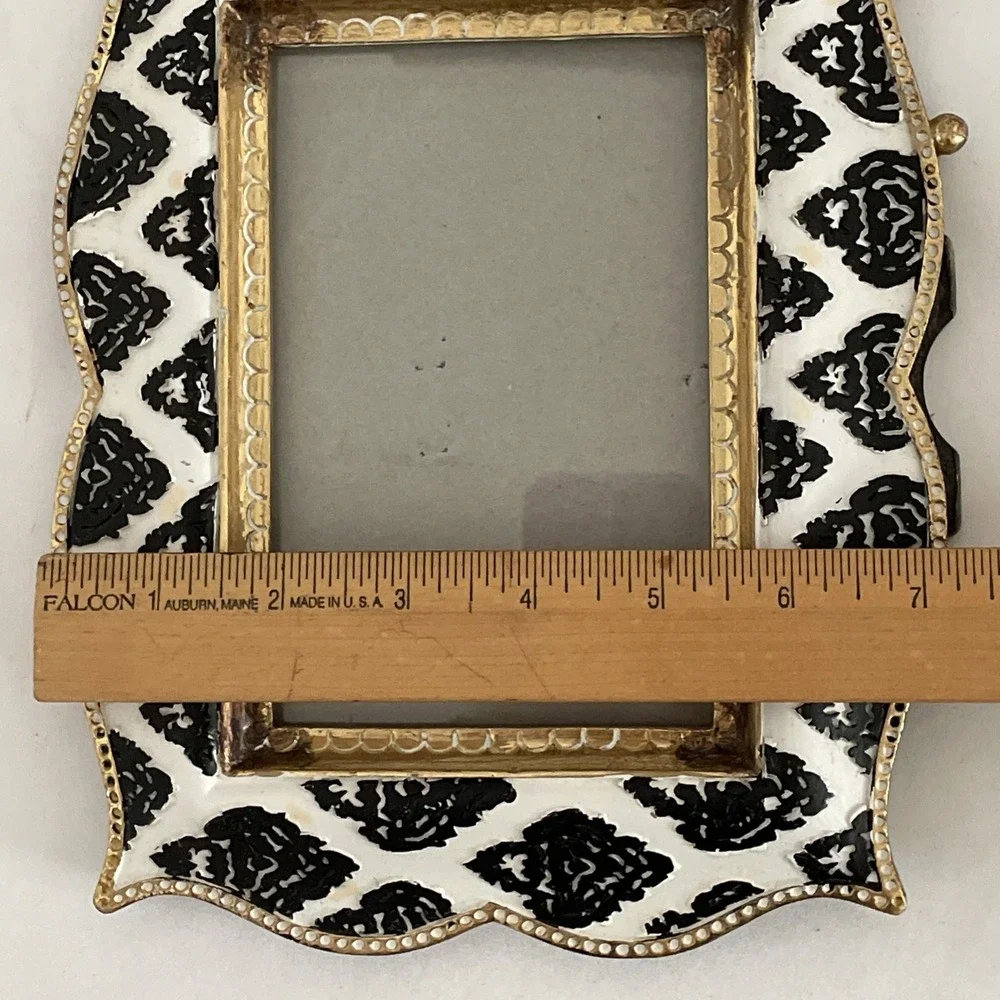 Sicura Tandoor Ikat Black White Gold Resin 7